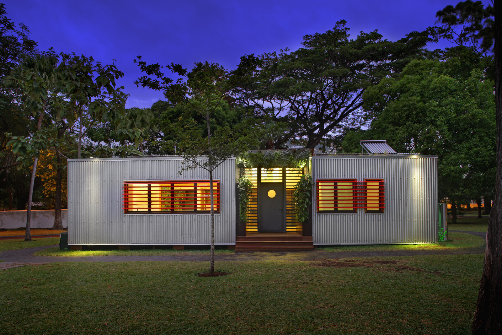 concept de maison tropical environnemental - facade